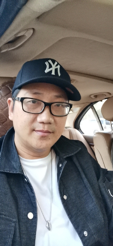 拥抱幸福的第一张照片--建瓯征婚网
